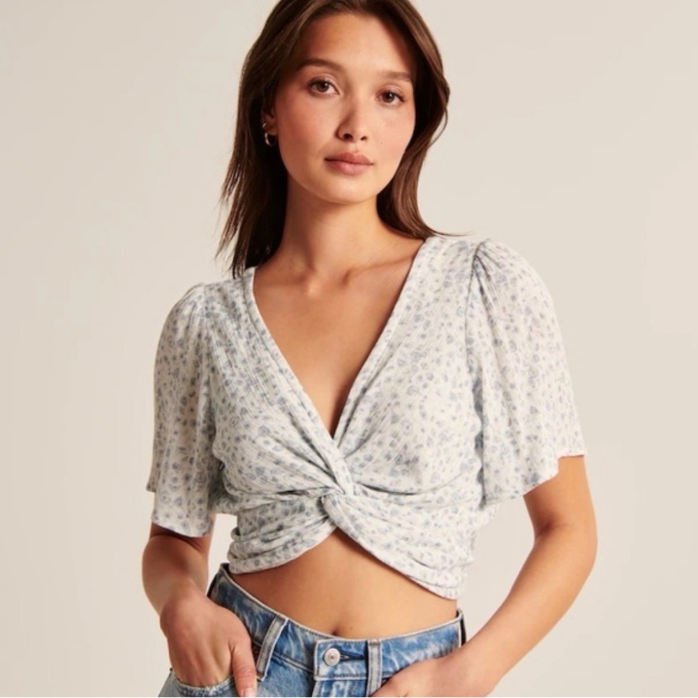 Abercrombie & Fitch Blue Floral Twist Front Crop Top Summer Flutter Sleeve Small